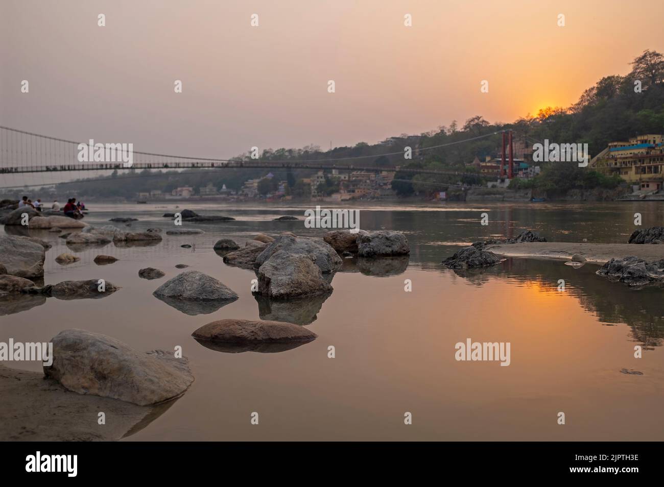 Le fleuve Saint Ganga en Inde au coucher du soleil Banque D'Images
