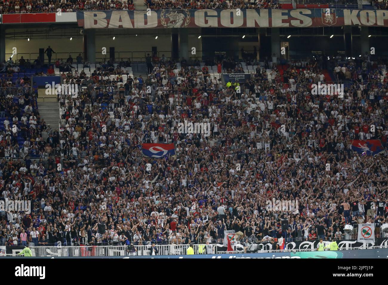 Fans de Lyon Bad Gones lors du championnat français Ligue 1 football match entre Olympique Lyonnais (Lyon) et ESTAC Troyes sur 19 août 2022 au stade Groupama à Decines-Charpieu près de Lyon, France - photo Romain Biard / Isports / DPPI Banque D'Images