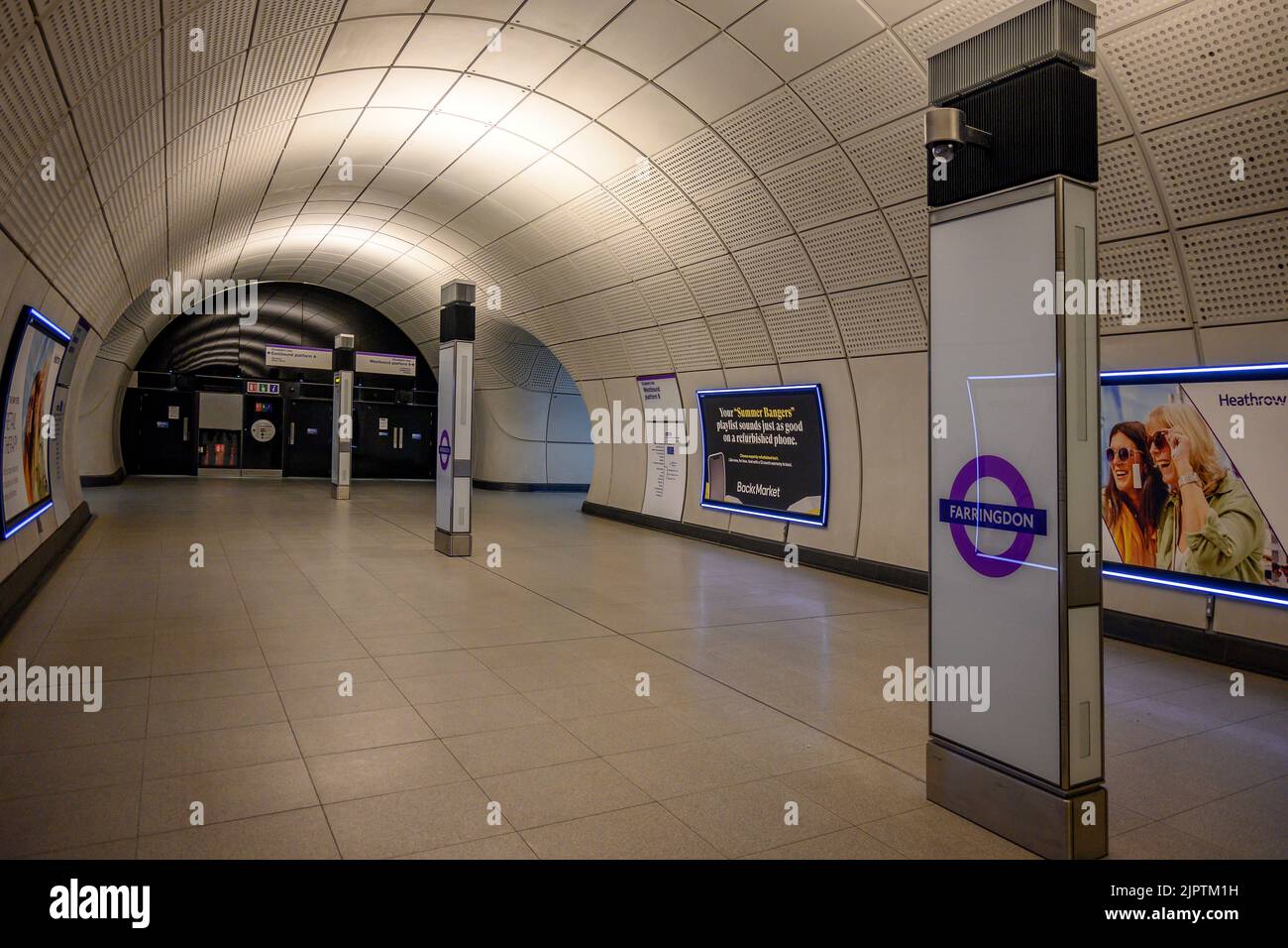 Gare de Farringdon Elizabeth Line avec panneau Banque D'Images