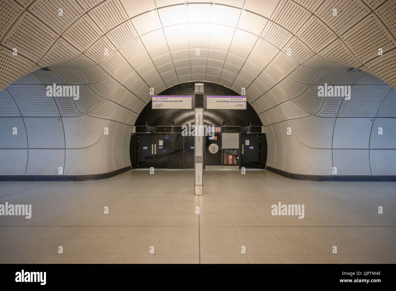 Gare de Farringdon Elizabeth Line avec panneau Banque D'Images