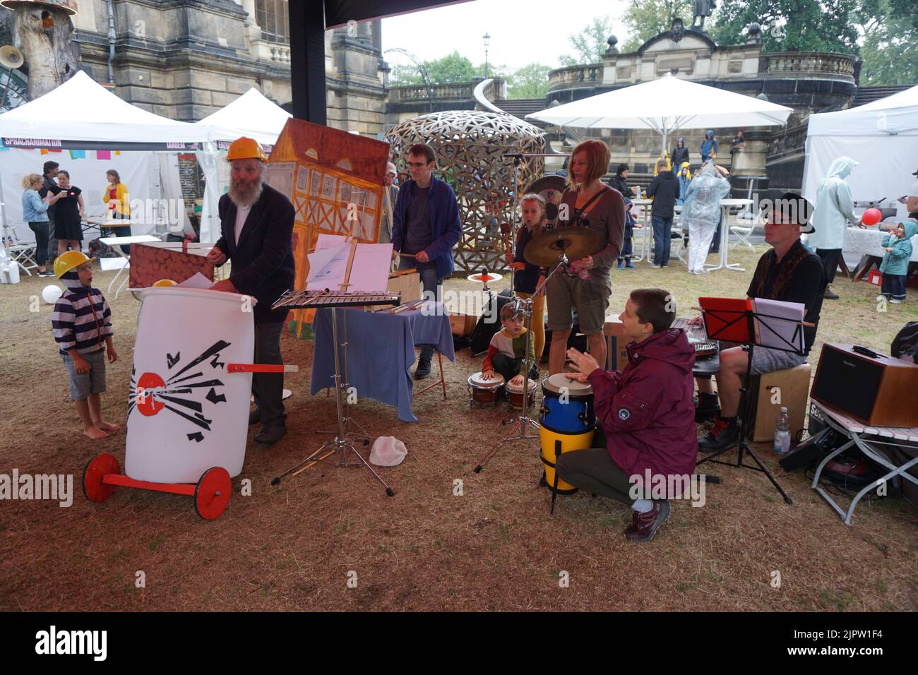 Drazdany, Allemagne. 20th août 2022. Festival d'art tout le pouvoir à l'imagination! La saison tchèque à Dresde la troisième partie commence à Dresde, Allemagne, 20 août 2022. Le théâtre Theatrikos, qui a impliqué le public dans son opérette de contes de fées, la Maison et les Pigeons, est photographié. Credit: Ales Zapotocky/CTK photo/Alamy Live News Banque D'Images