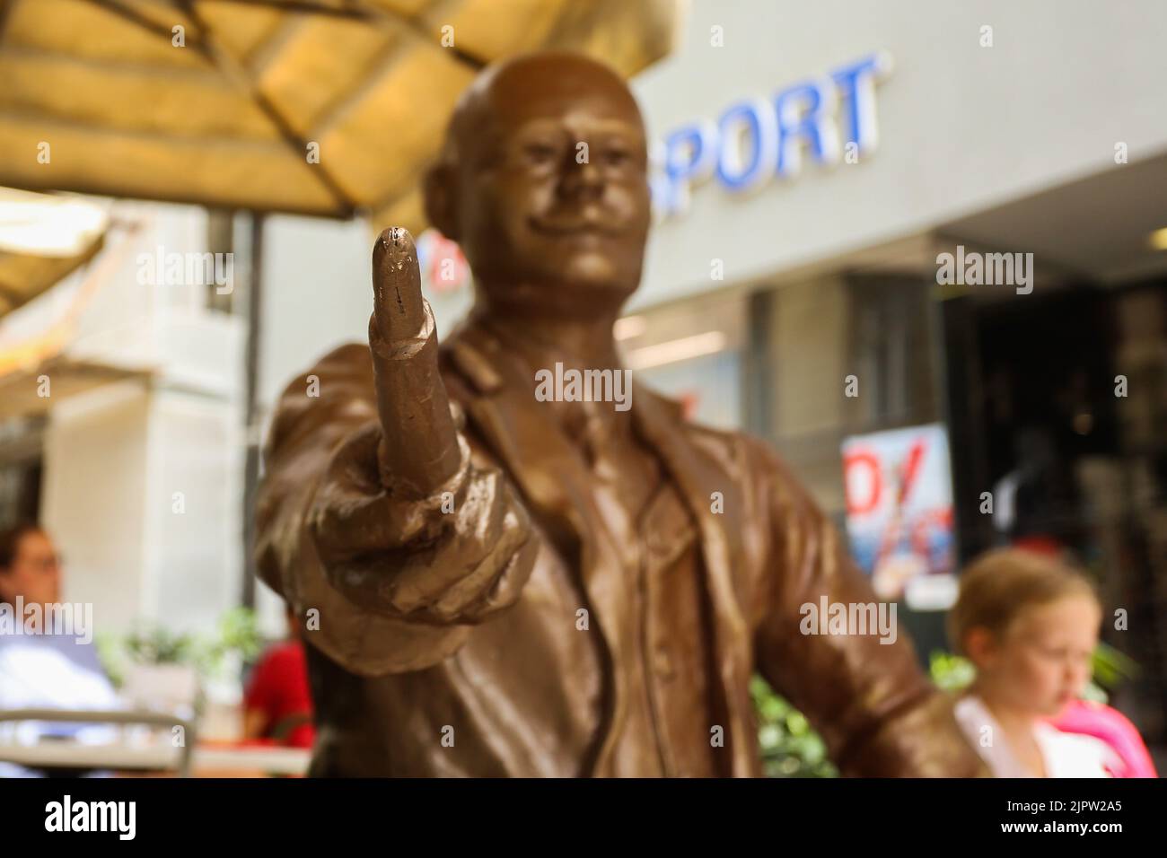 Statue d'Eduard Slavoljub Penkala un célèbre ingénieur et inventeur croate est considéré comme faisant partie du projet Sit&Meet à Zagreb, en Croatie, sur 20 août 2022. Photo: Lovro Domitrovic/PIXSELL Banque D'Images