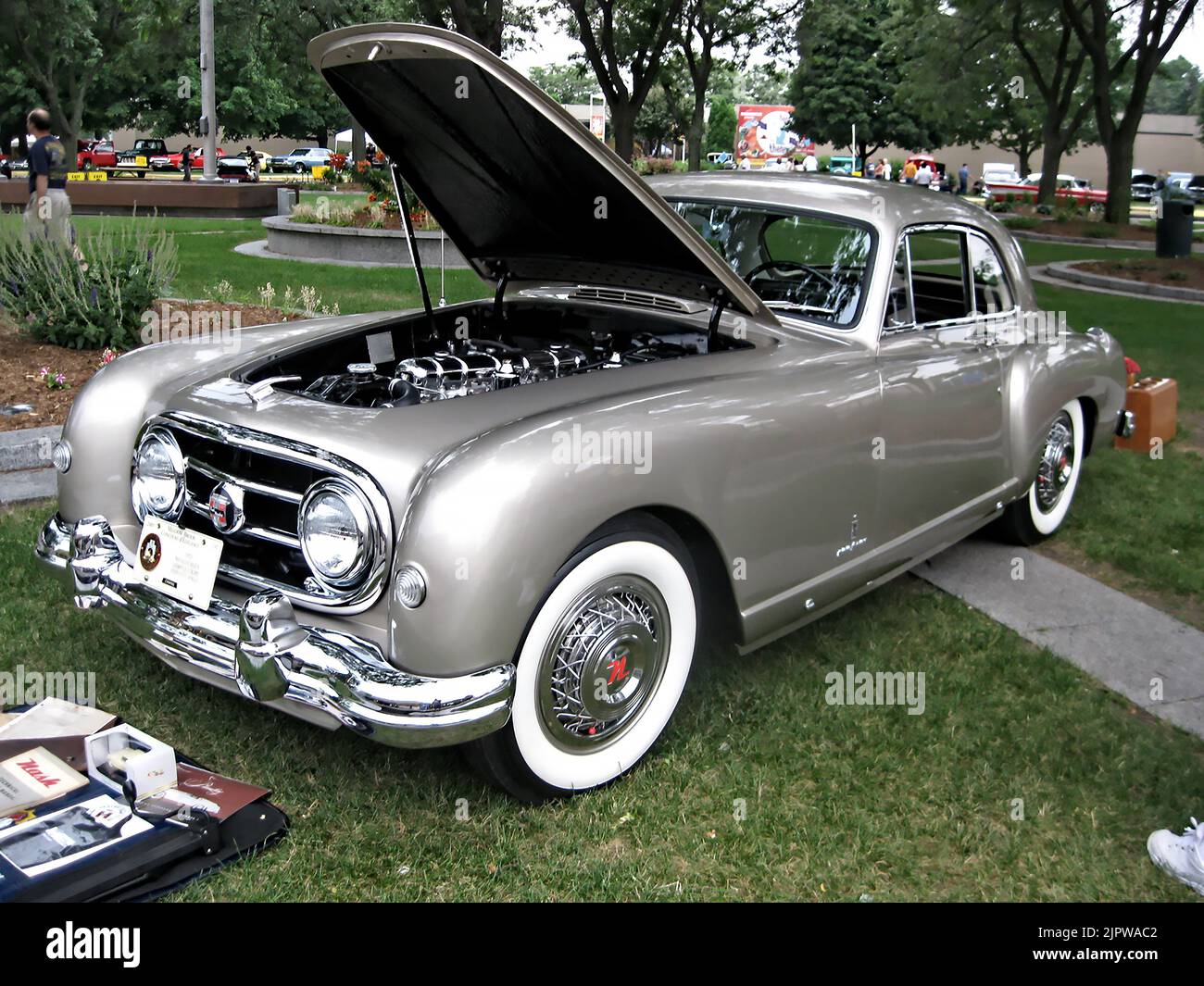 Un Nash Healey argenté lors de l'événement « Back to the Bricks American Classic car » Banque D'Images