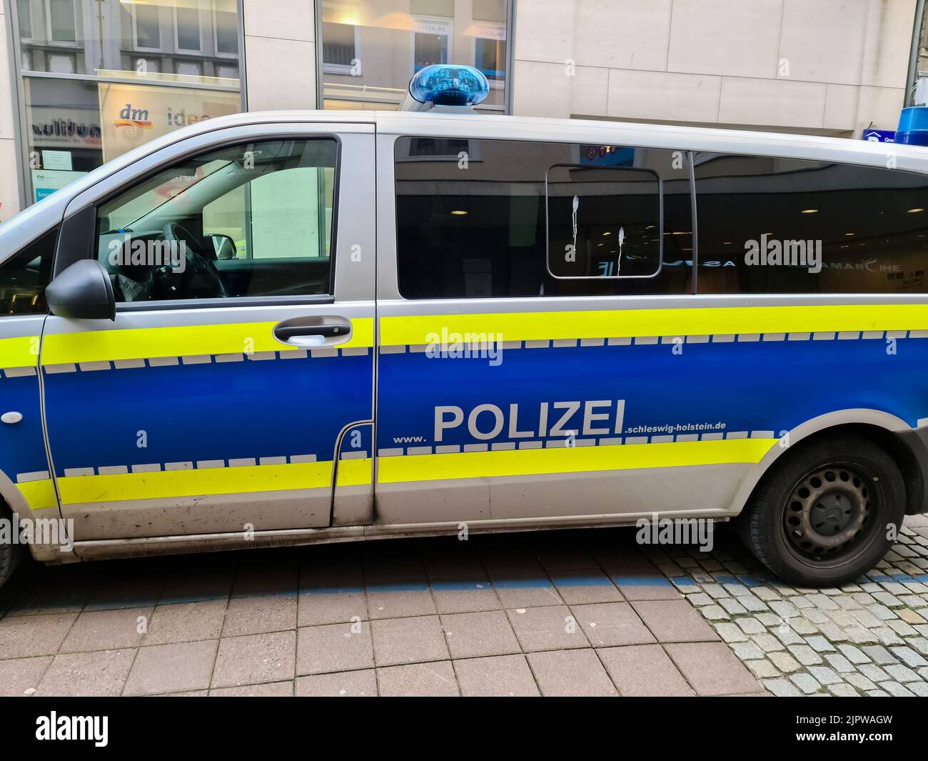 Vue latérale d'une voiture de police allemande Banque D'Images