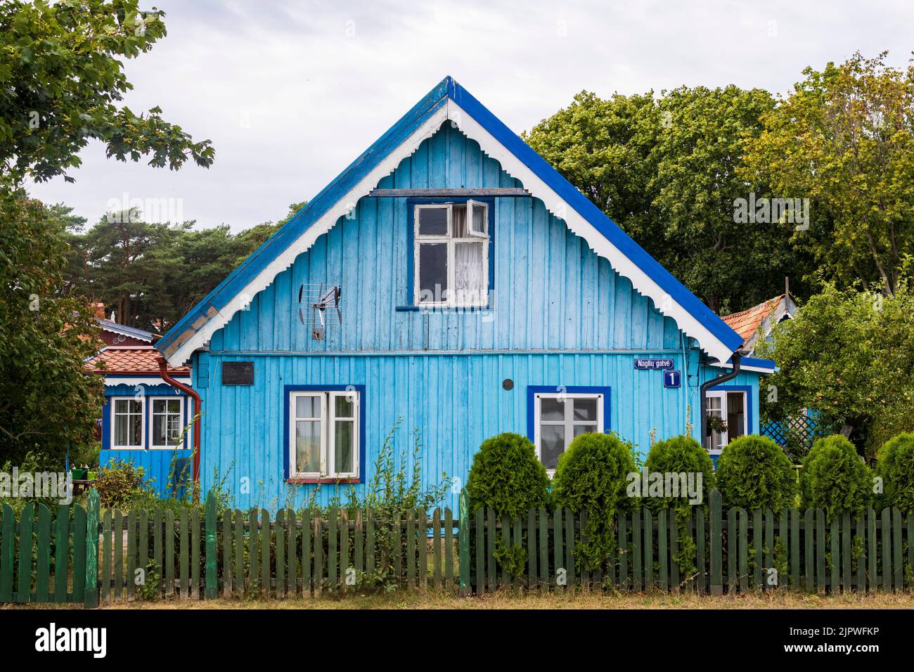 Maisons traditionnelles en bois à Nida, Curonian Spit, Lituanie, les pays baltes, Europe Banque D'Images