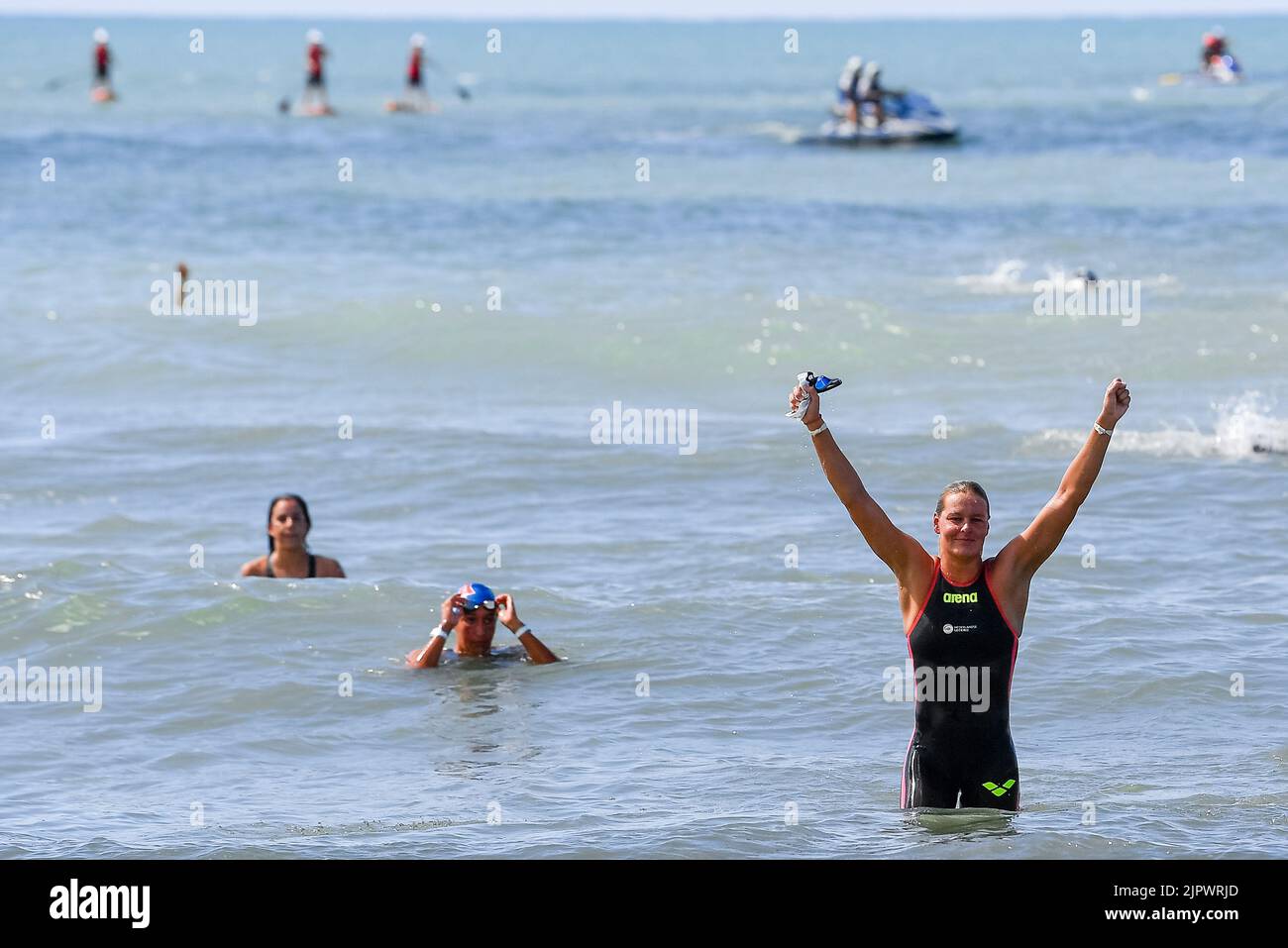 Rome, Italie. 20th août 2022. Roma, Italie. 20th août 2022. VAN ROUWENDAAL Sharon NED PAYS-BAS Celebrate Gold Medal5km femmes Open Water Roma, 20/8/2022 Lido di Ostia XXVI LEN European Championships Roma 2022 photo Andrea Masini/Deepbluemedia/Insidefoto crédit: Insidefoto di andrea staccioli/Alay Live News Banque D'Images