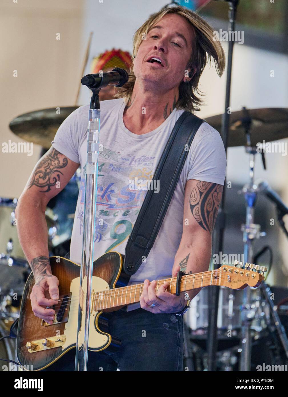 NEW YORK, NY, États-Unis - 30 JUIN 2022 : Keith Urban se produit sur la série de concerts « Today » Show de NBC à Rockefeller Plaza. Banque D'Images