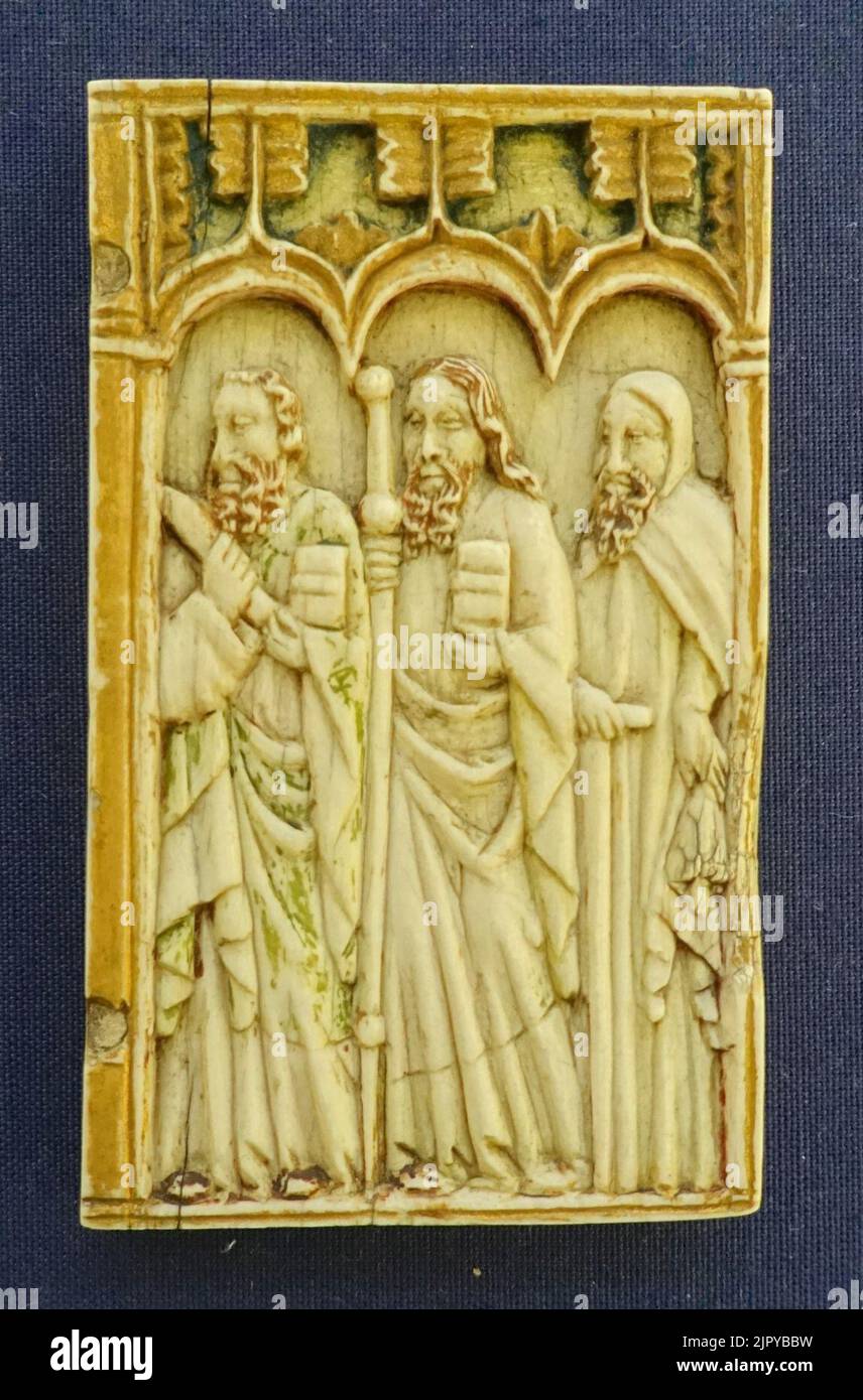 Trois apôtres, aile d'un diptyque, Italie du Nord, 1350-1400, ivoire, polychrome Banque D'Images