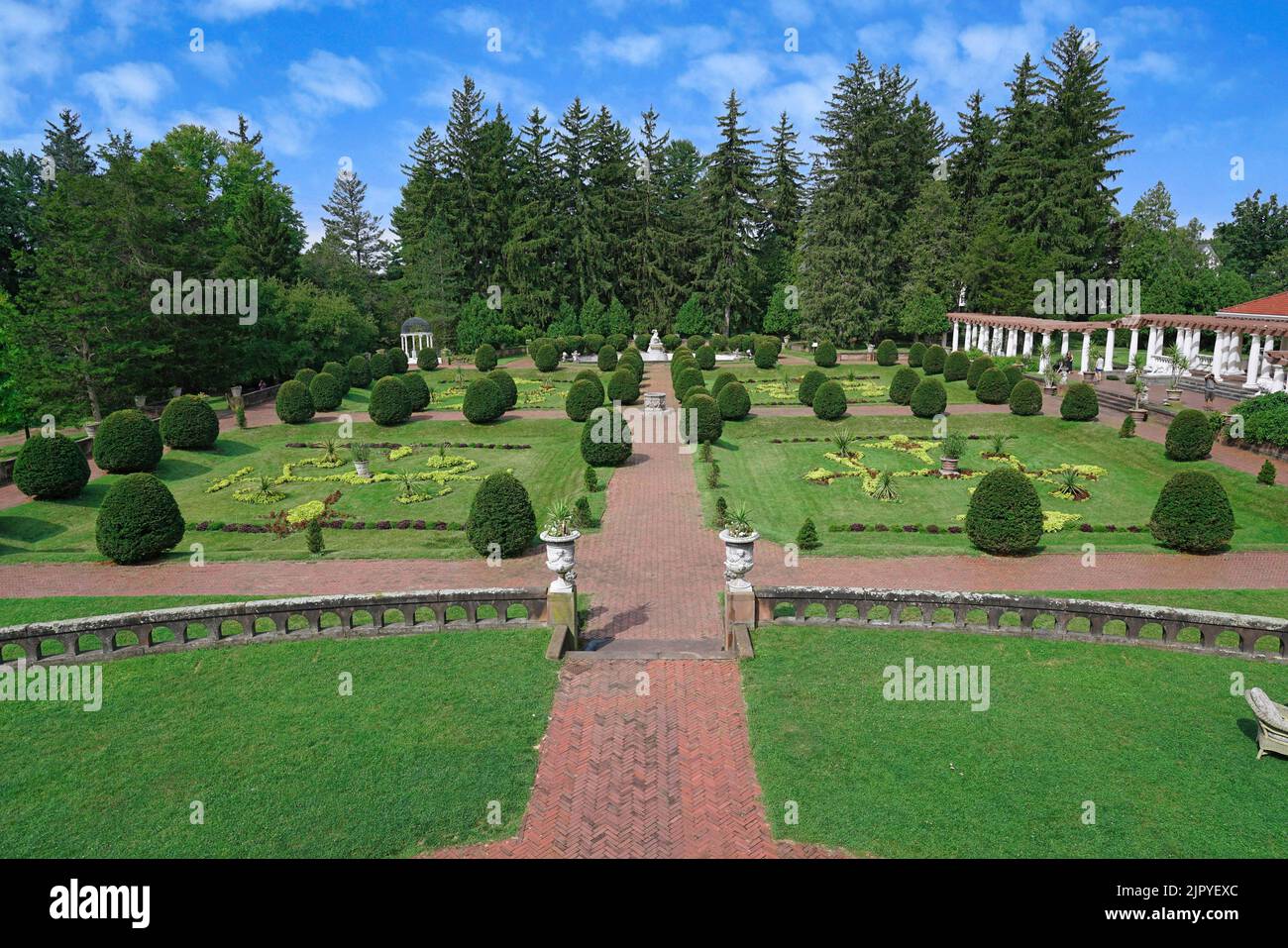 Canandaigua, État de New York, États-Unis - jardin italien du manoir historique de Sonnenberg datant du 19th siècle dans le quartier des Finger Lakes, construit pour une riche ba Banque D'Images