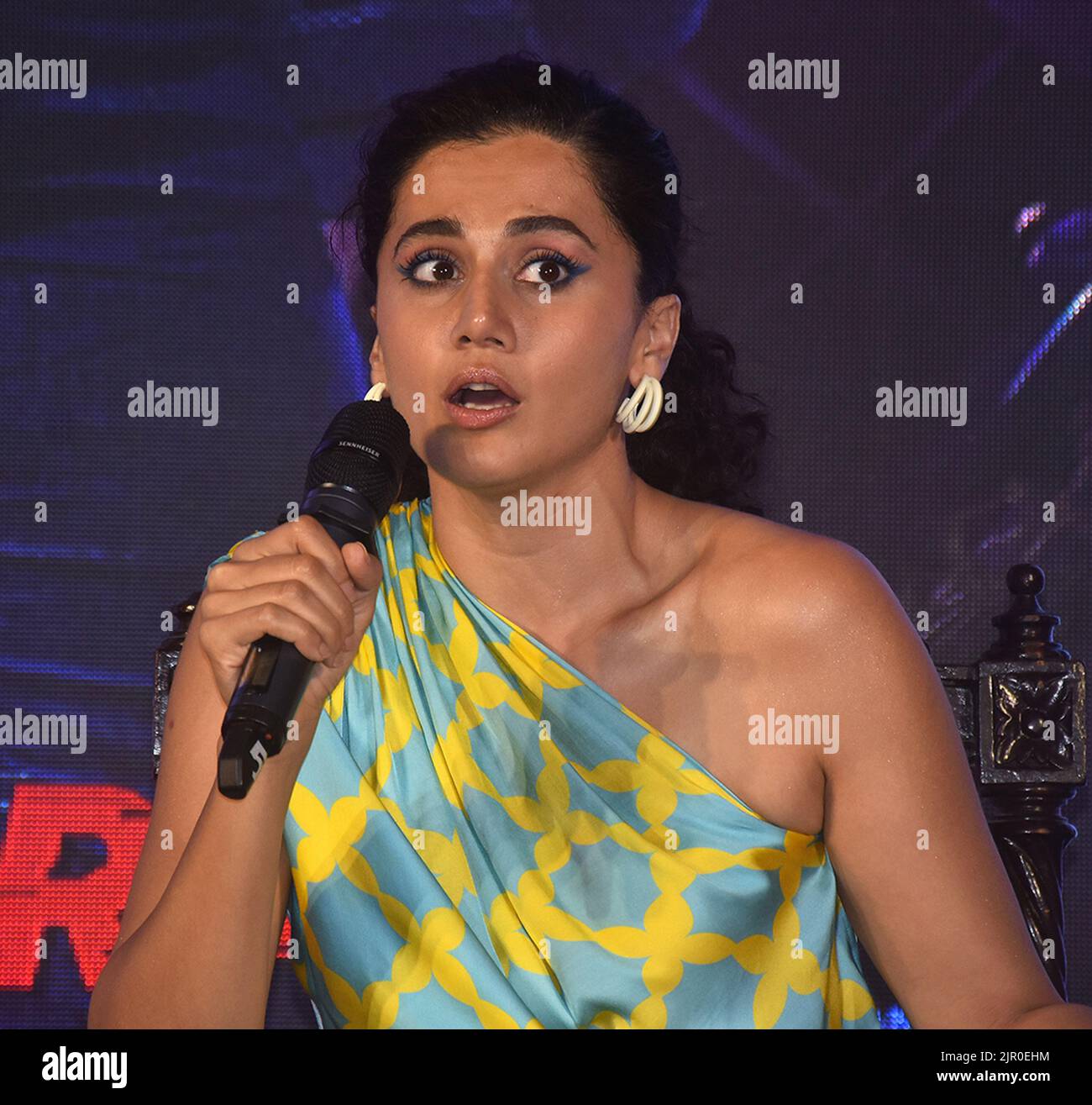 Taapsee Pannu dans différentes humeur pendant la rencontre presse du film DO2BAARA Banque D'Images