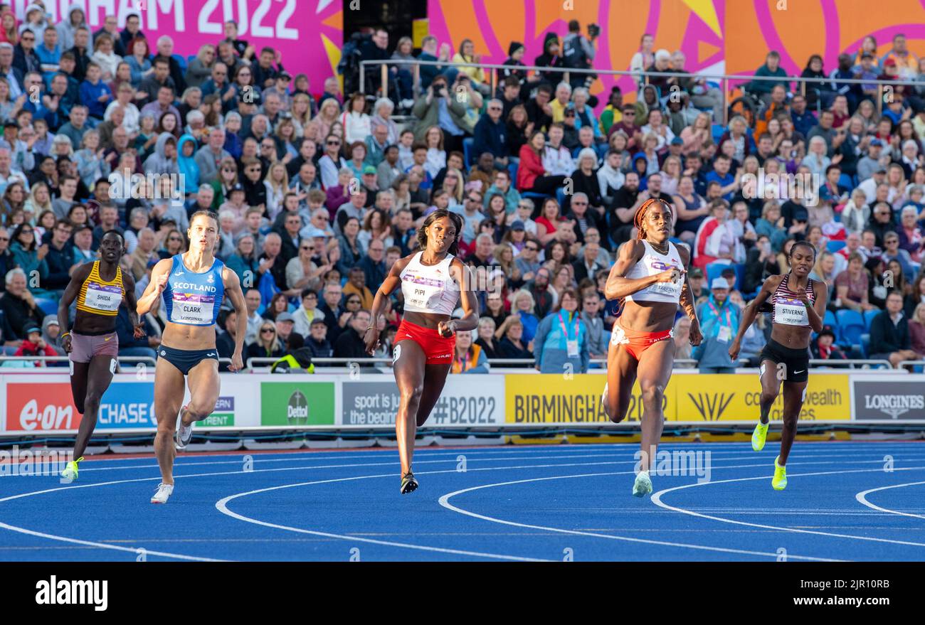 Zoey Clark, Ama Pipi, Victoria Ohuruogu et Aiyanna Stiverne participant à la demi-finale féminine de 400m aux Jeux du Commonwealth au stade Alexander, Banque D'Images