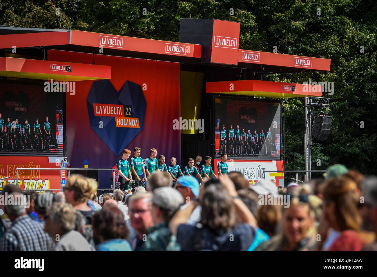 Equipo Kern Pharma photographié au début de la phase 3 de l'édition 2022 de la 'Vuelta a Espana', Tour d'Espagne course cycliste, 193,5 km de Breda à Breda aux pays-Bas, dimanche 21 août 2022. BELGA PHOTO LUC CLAESSEN Banque D'Images