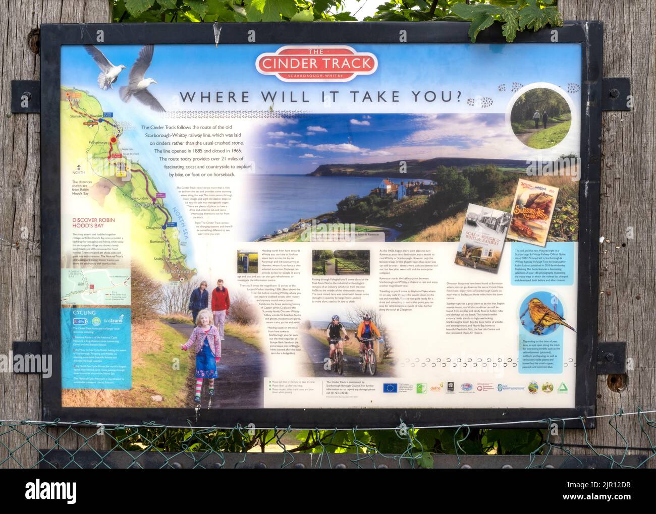 Office du tourisme à Robin Hood's Bay sur le Cinder Track, une route de randonnée et de vélo entre Scarborough et Whitby, Yorkshire, Royaume-Uni Banque D'Images