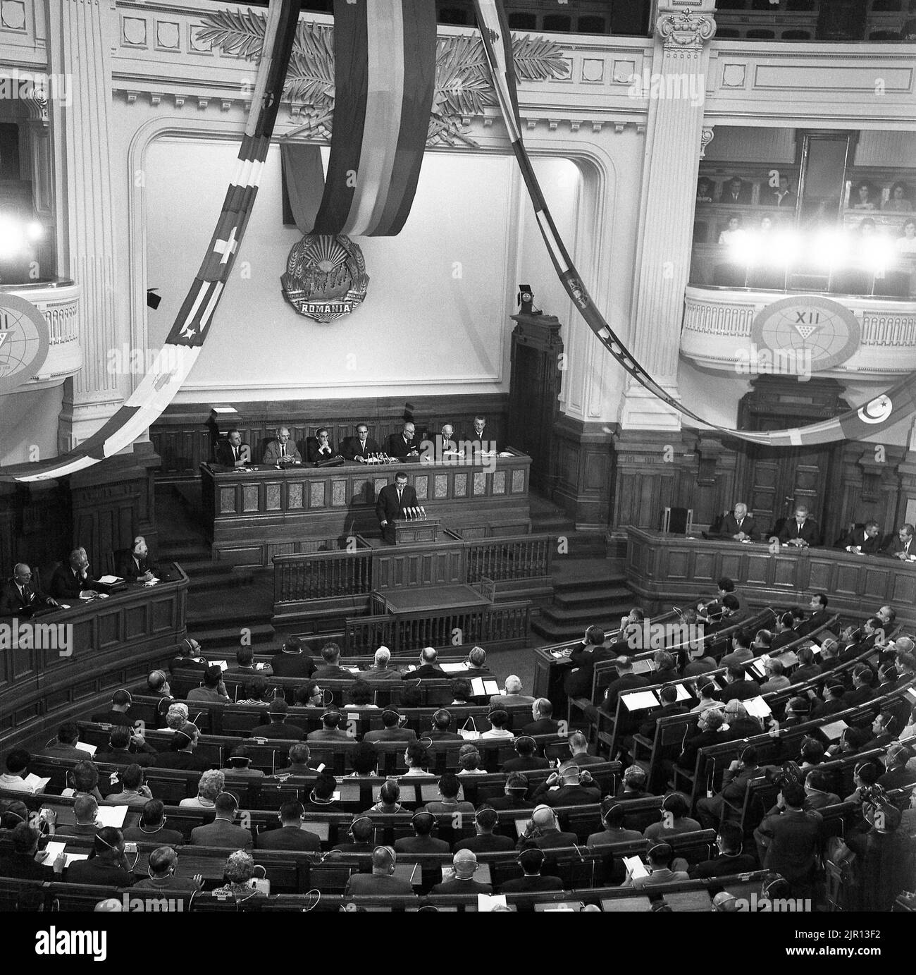 Bucarest, République socialiste de Roumanie, 1979. Participants de pays étrangers à une conférence organisée par le Parti communiste roumain. Banque D'Images