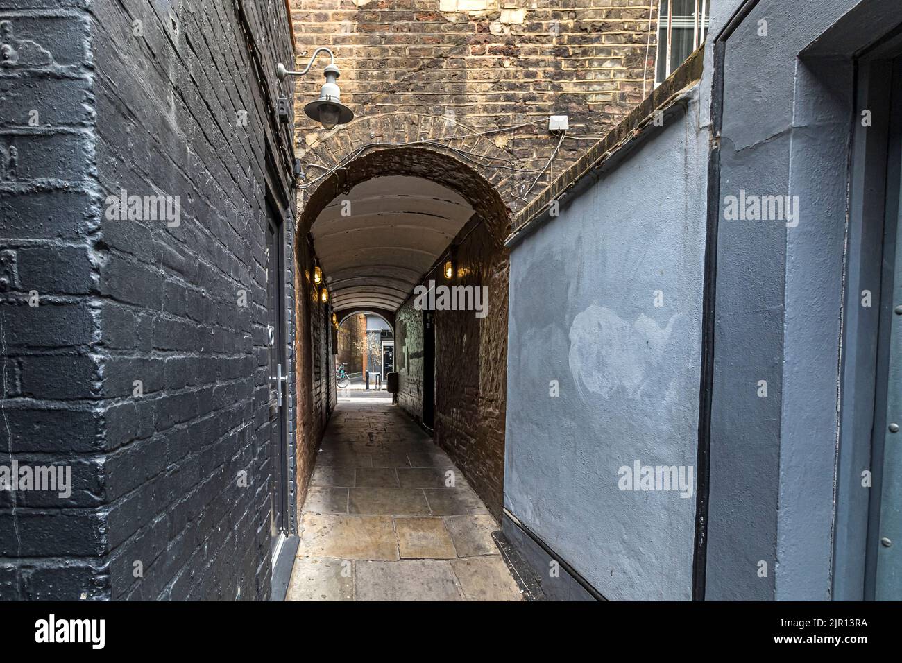 Datant de 1746, Newman passage est une étroite ruelle pavée reliant Newman Street à Rathbone Street à Fitzrovia, Londres W1 Banque D'Images