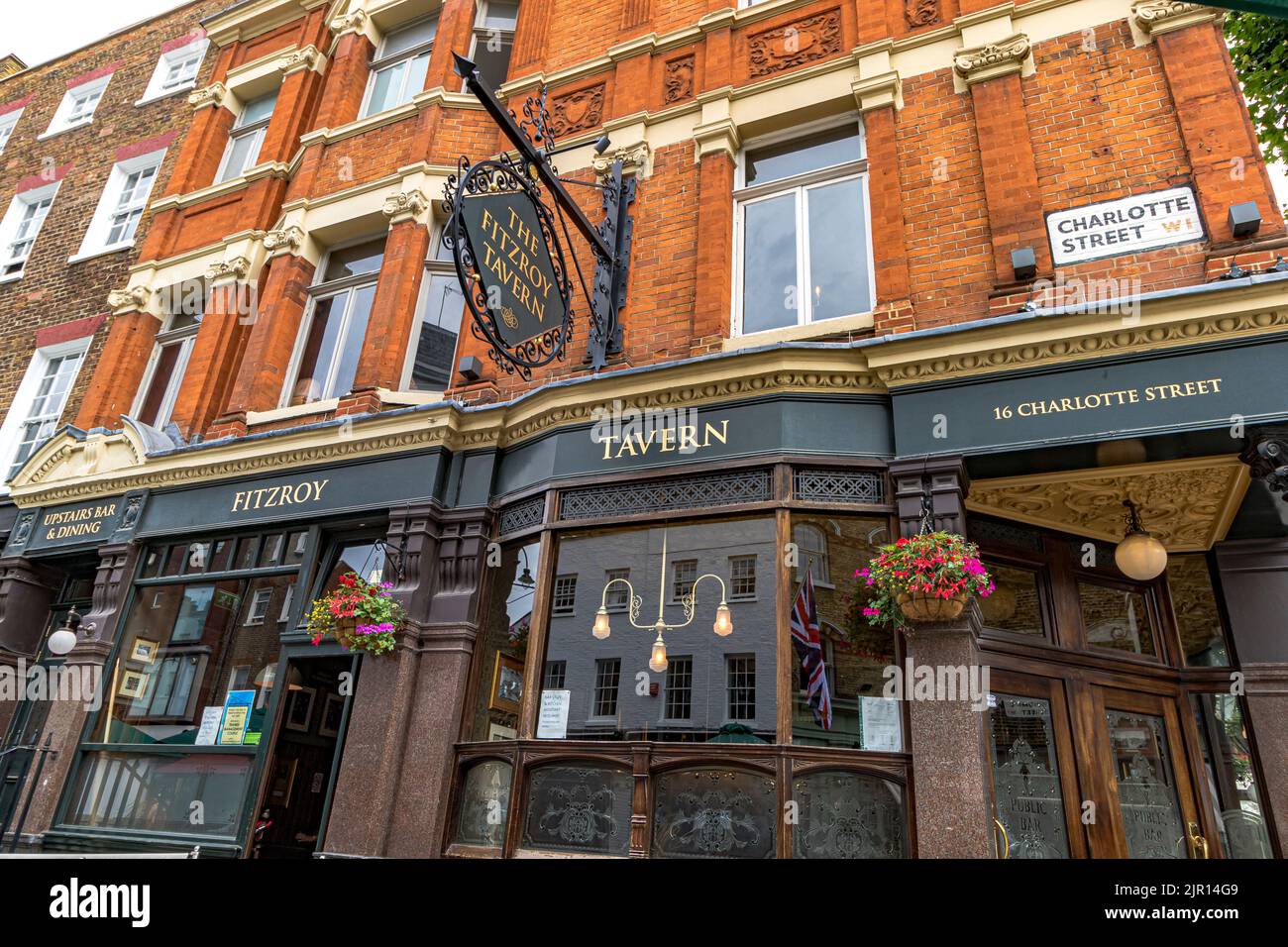The Fitzroy Tavern un pub victorien au coeur de Fitzrovia sur Charlotte Street, Londres W1 Banque D'Images