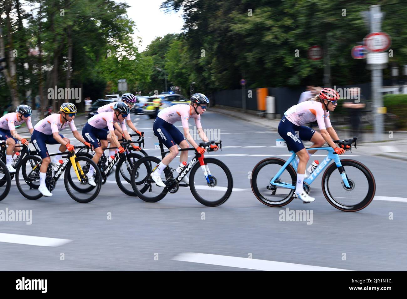 Wolfratshausen, Allemagne. 21st août 2022. Championnats d'Europe, cyclisme, course, femmes, Ellen van Dijk (r, pays-Bas) et Riejanne Markus (2nd de droite, pays-Bas) en action. Credit: Marius Becker/dpa-Pool/dpa/Alay Live News Banque D'Images