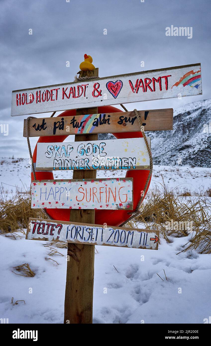 Bienvenue sur la plage d'Alnes, Godøy, Sunnmøre, Møre og Romsdal, Norvège. Banque D'Images