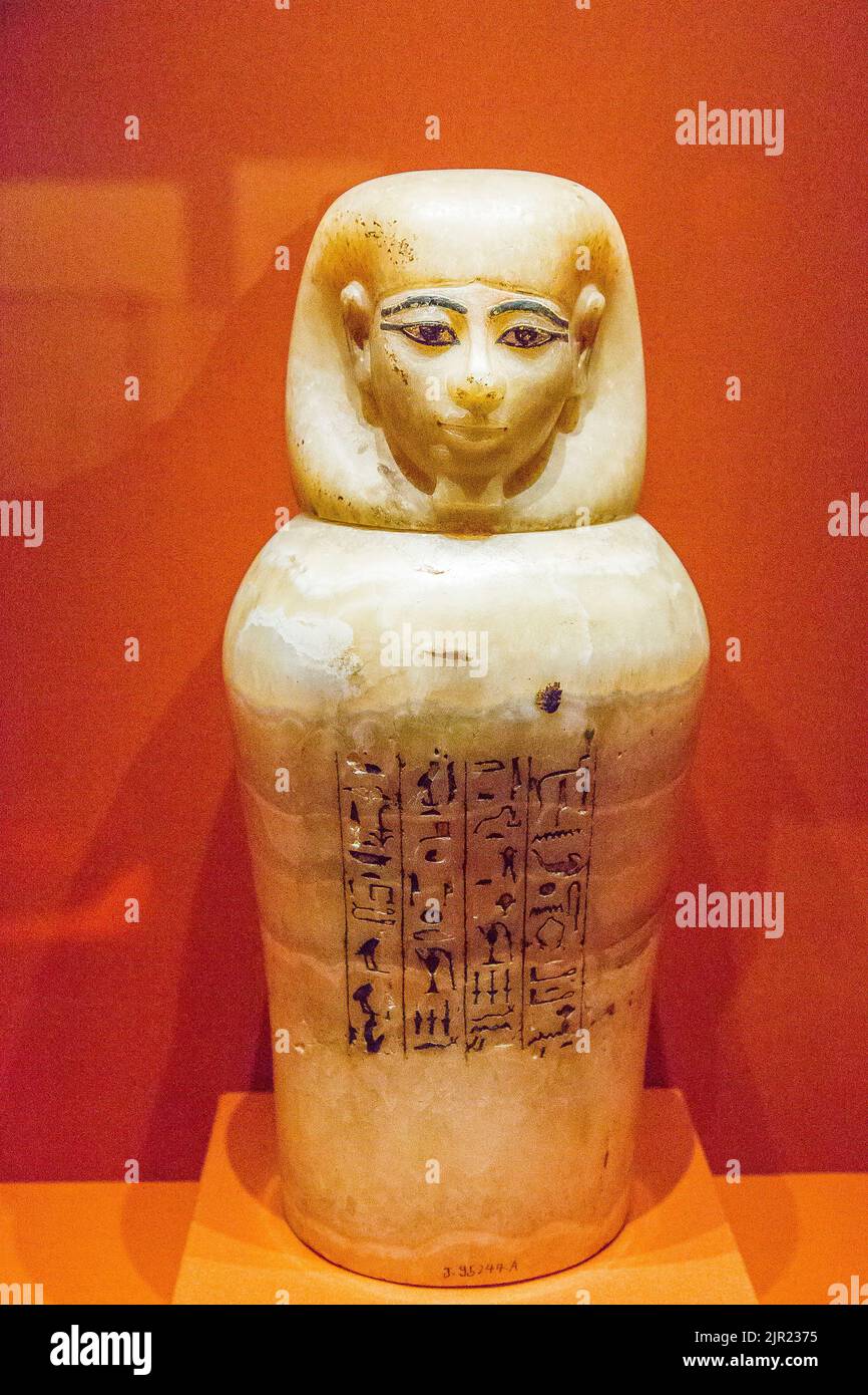 Egypte, le Caire, Musée égyptien, de la tombe de Yuya et Thuya : vase canoppique, dédié à dieu Qebehsenuf. Albâtre, avec tête humaine barbu. Banque D'Images