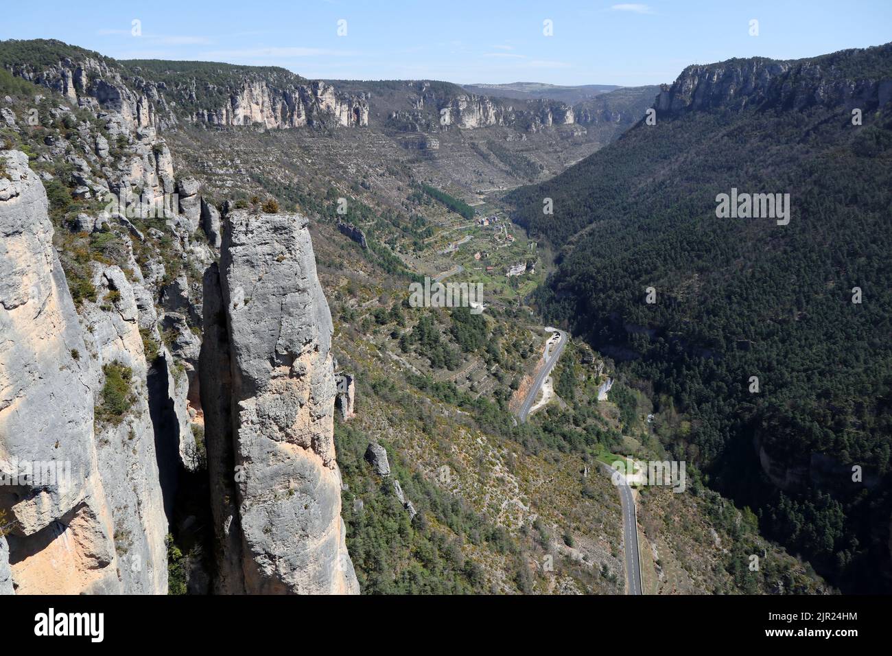 Vue de haut niveau des Gorges de la Jonte depuis le Sentier les Corniches du Causse Méjean près du Rozier, Parc naturel des Cévennes, France. Banque D'Images