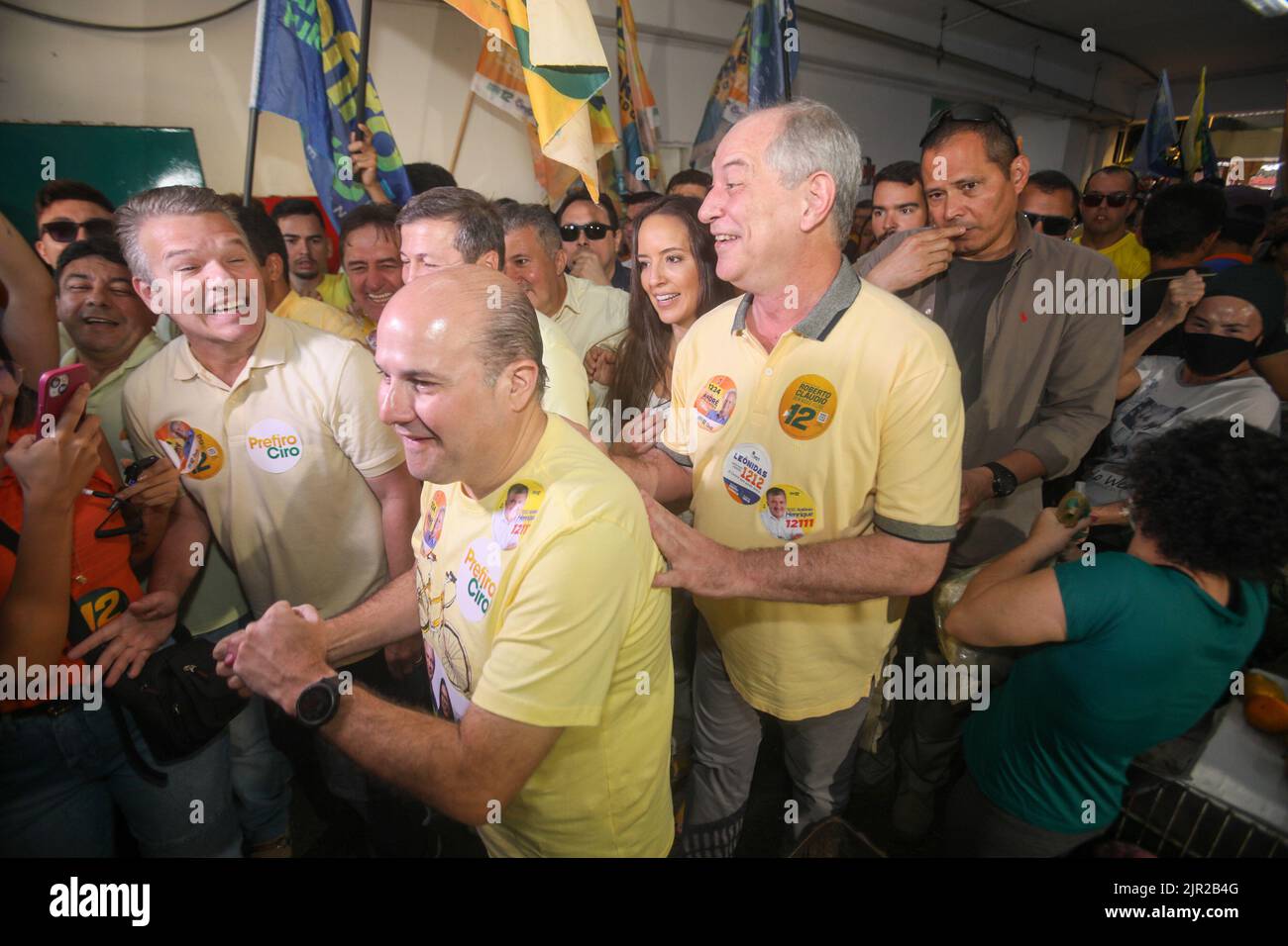 Fortaleza, Ceara, Brésil. 21st août 2022. (INT) campagne du candidat présidentiel brésilien Ciro Gomes à Fortaleza. 21 août 2022, Fortaleza, Ceara, Brésil : Le candidat PDT pour la présidence du Brésil, Ciro Gomes, au cours d'une campagne avec le gouvernement de l'État de Ceara, Roberto Claudio, et le maire de Fortaleza, Antonio Henrique, aller au marché de Sao Sebastiao, dans le centre-ville de Fortaleza pour parler avec les électeurs et boire du café. (Credit image: © Jl Rosa/TheNEWS2 via ZUMA Press Wire) Banque D'Images