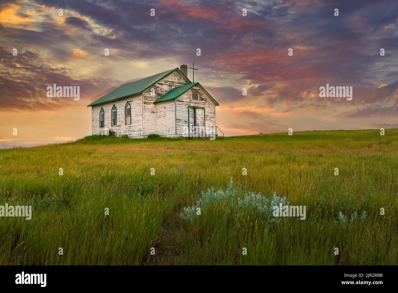 Une ancienne église luthérienne abandonnée dans les Prairies, près de Cadillac, en Saskatchewan, au Canada. Banque D'Images
