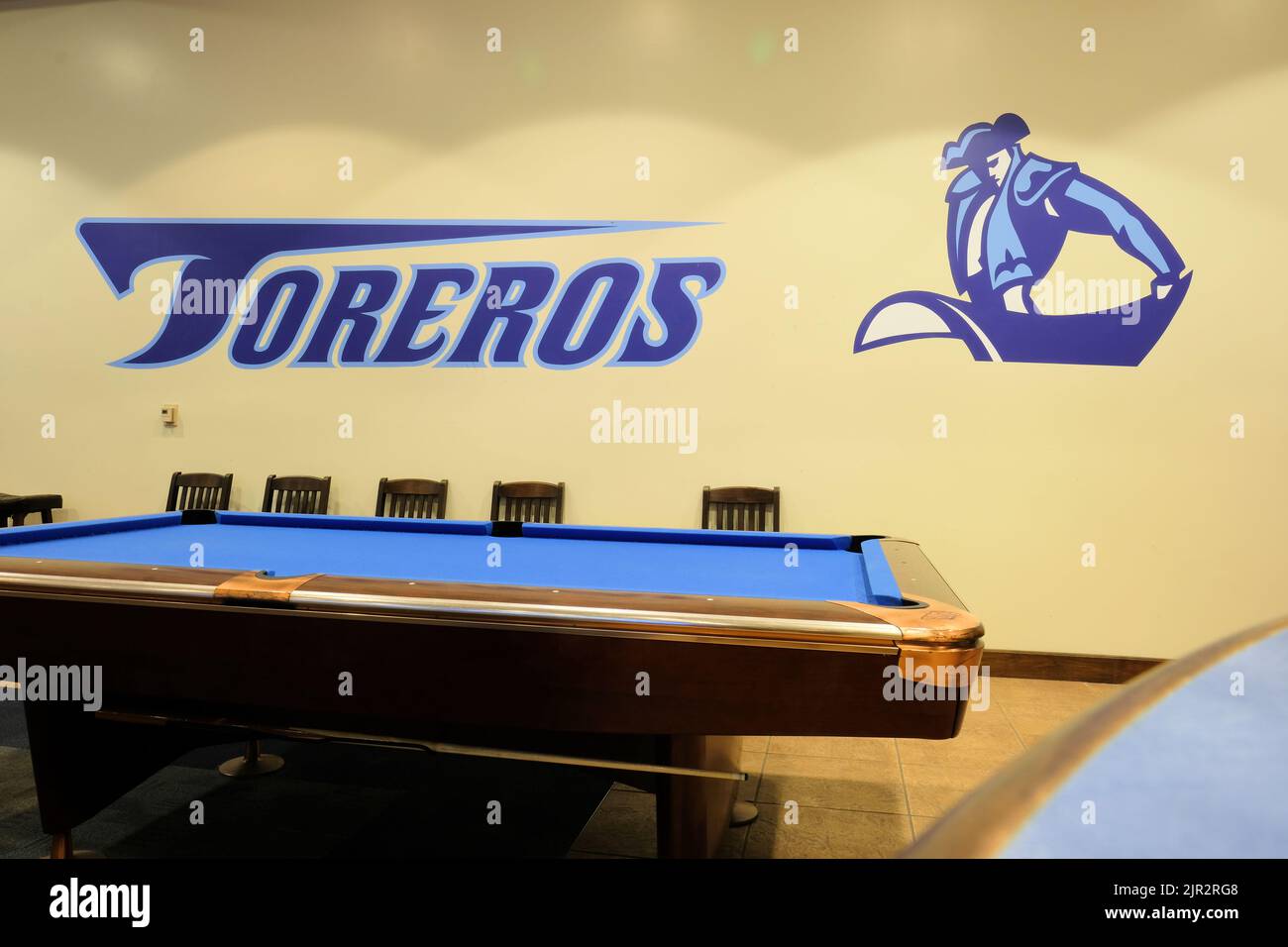 Toreros signe au centre étudiant de l'Université de San Diego, à San Diego, Californie; les installations récréatives pour étudiants, table de billard. Banque D'Images