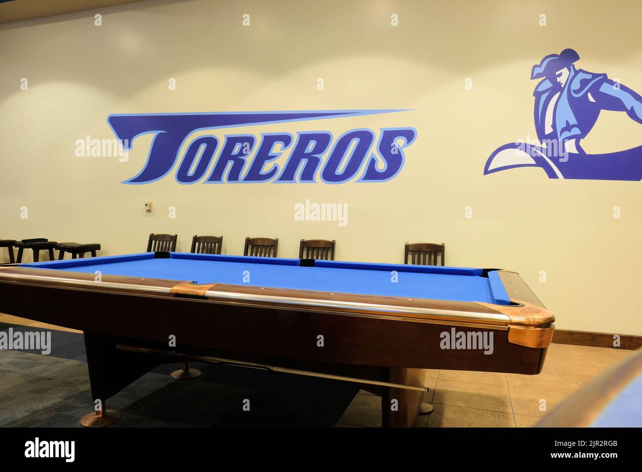 Toreros signe au centre étudiant de l'Université de San Diego, à San Diego, Californie; les installations récréatives pour étudiants, table de billard. Banque D'Images