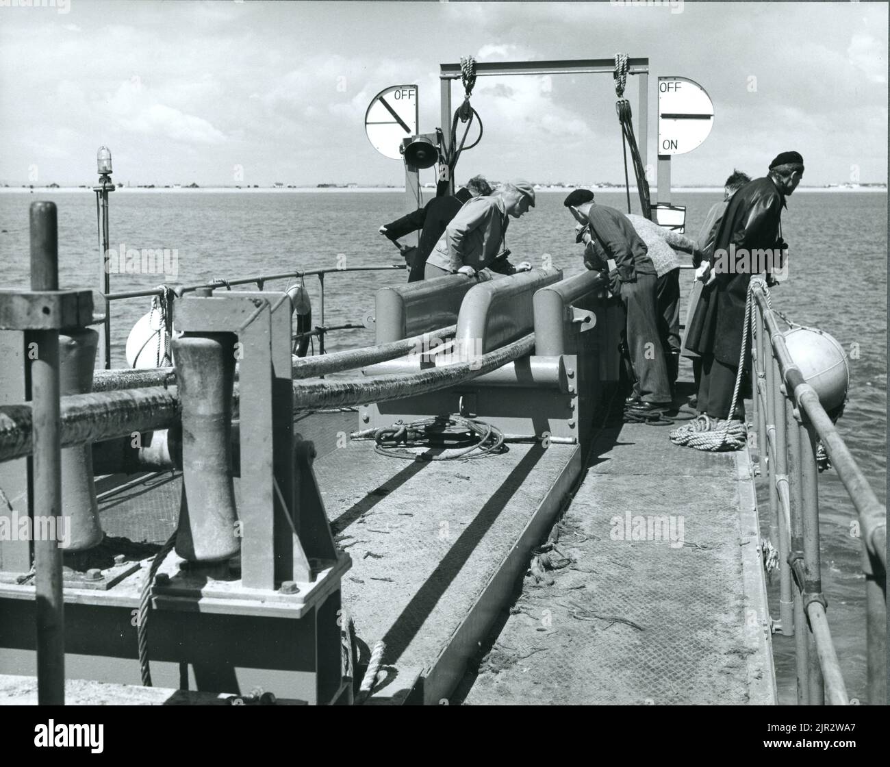 Pose des câbles de rail 1961 Banque D'Images