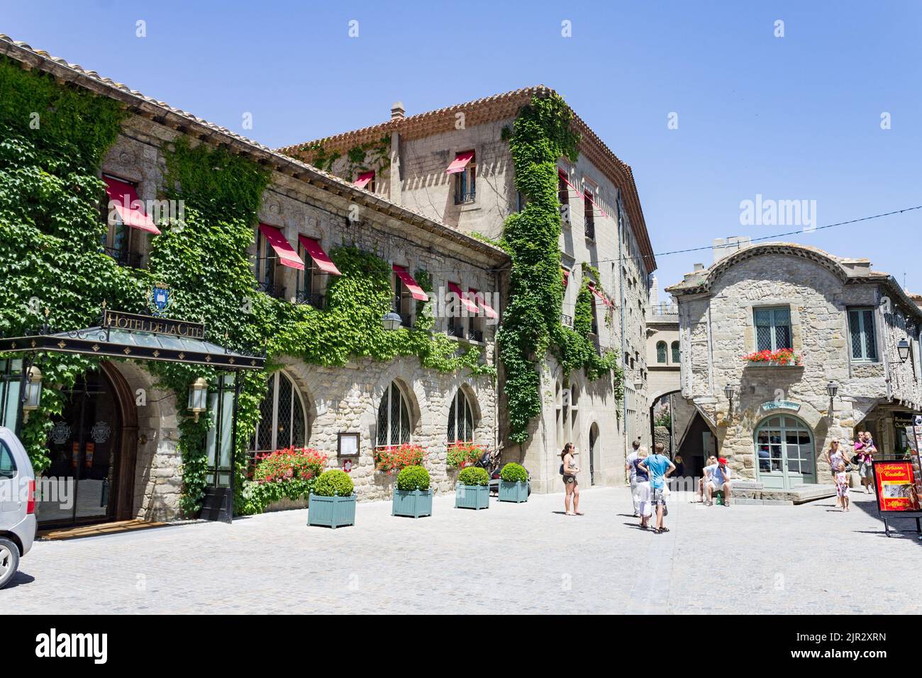 Un bâtiment historique à l'intérieur des murs de la ville de Carcassonne, en France Banque D'Images