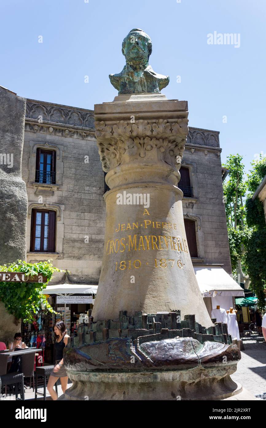 Une statue de buste à l'intérieur de la cité médiévale fortifiée de Carcassonne, dans le sud de la France Banque D'Images
