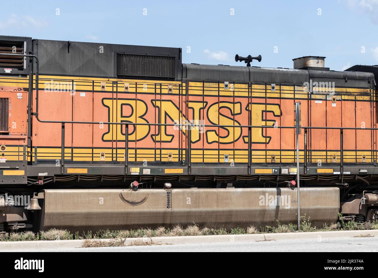 Kokomo - Circa août 2022 : locomotive de chemin de fer BNSF. BNSF est une filiale ferroviaire de Berkshire Hathaway avec 32 500 miles de voie ferrée. Banque D'Images