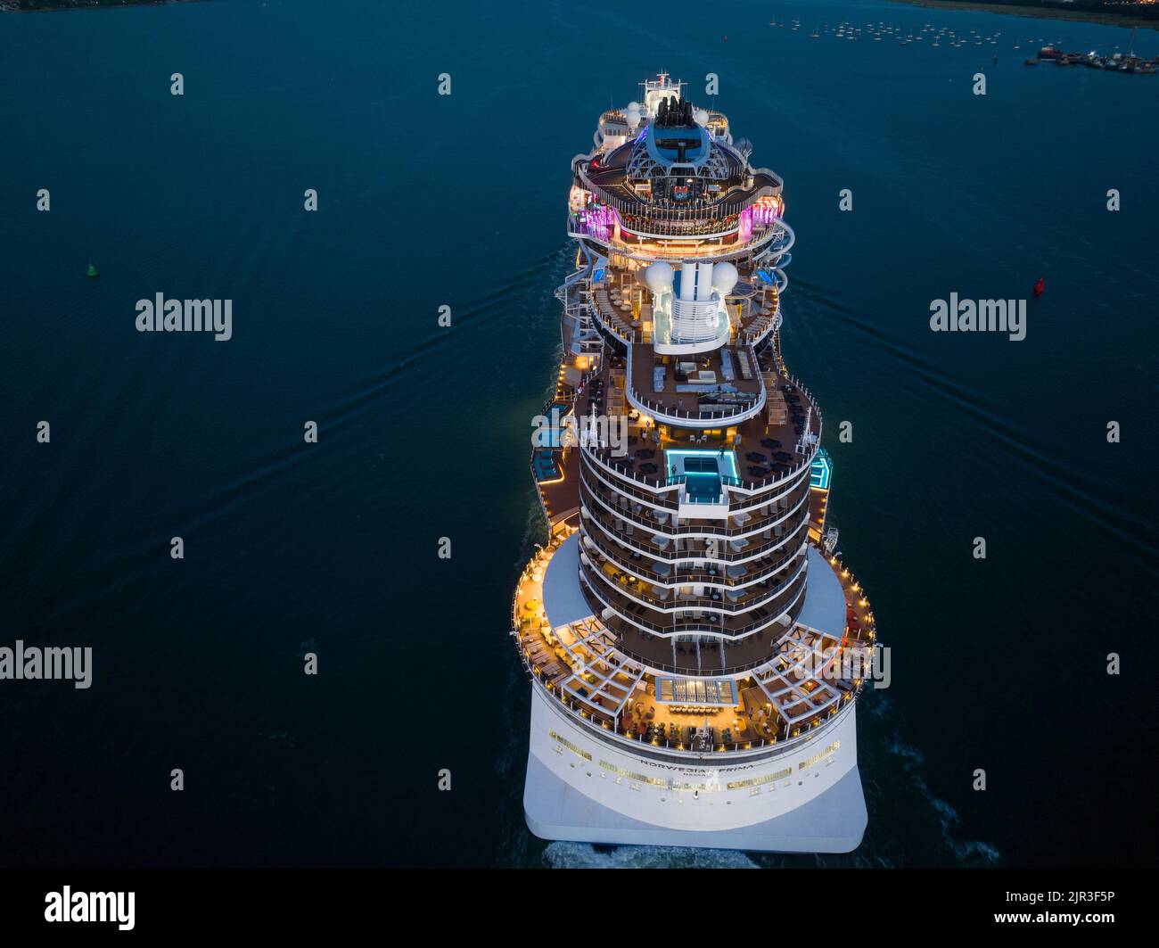 Navire de croisière Prima norvégien, elle est le premier des six navires de classe Leonardo du projet dans la flotte NCL de la Norwegian Cruise Line. Vue aérienne. Banque D'Images