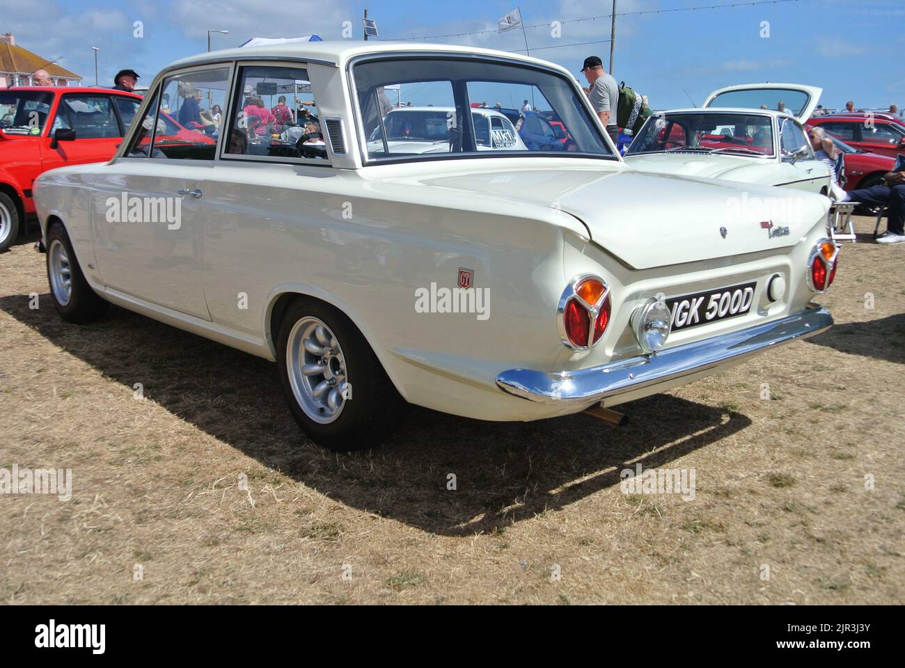 Une Ford Cortina GT 1966 deux portes exposée au salon automobile classique de la Côte d'Azur, Paignton, Devon, Angleterre, Royaume-Uni. Banque D'Images