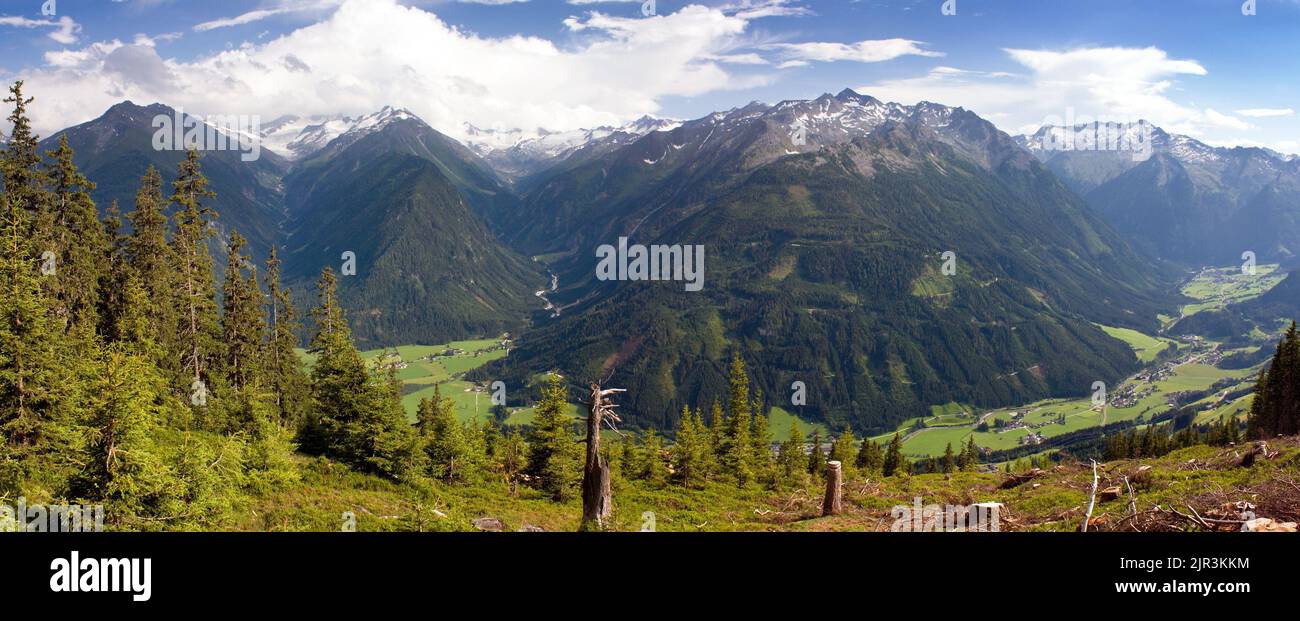 Vue panoramique de Kitzbuheler Alpen à Hohe Tauern Alpes autrichiennes Banque D'Images