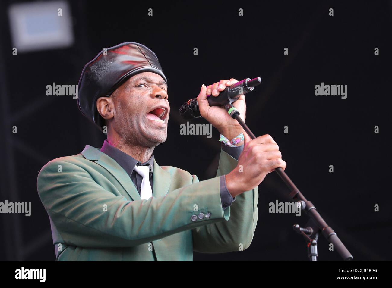 Arthur 'Gaps' Hendrickson de The Selecter se produisant sur scène au Music Rewind Festival South 2022 des années 80 à Henley-on-Thames, Royaume-Uni Banque D'Images