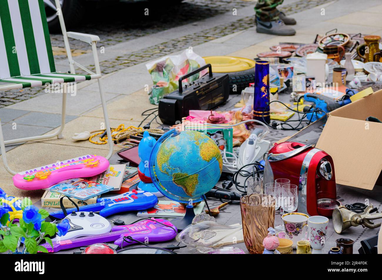 Une vente en plein air d'objets anciens à Hodonin, République Tchèque Banque D'Images