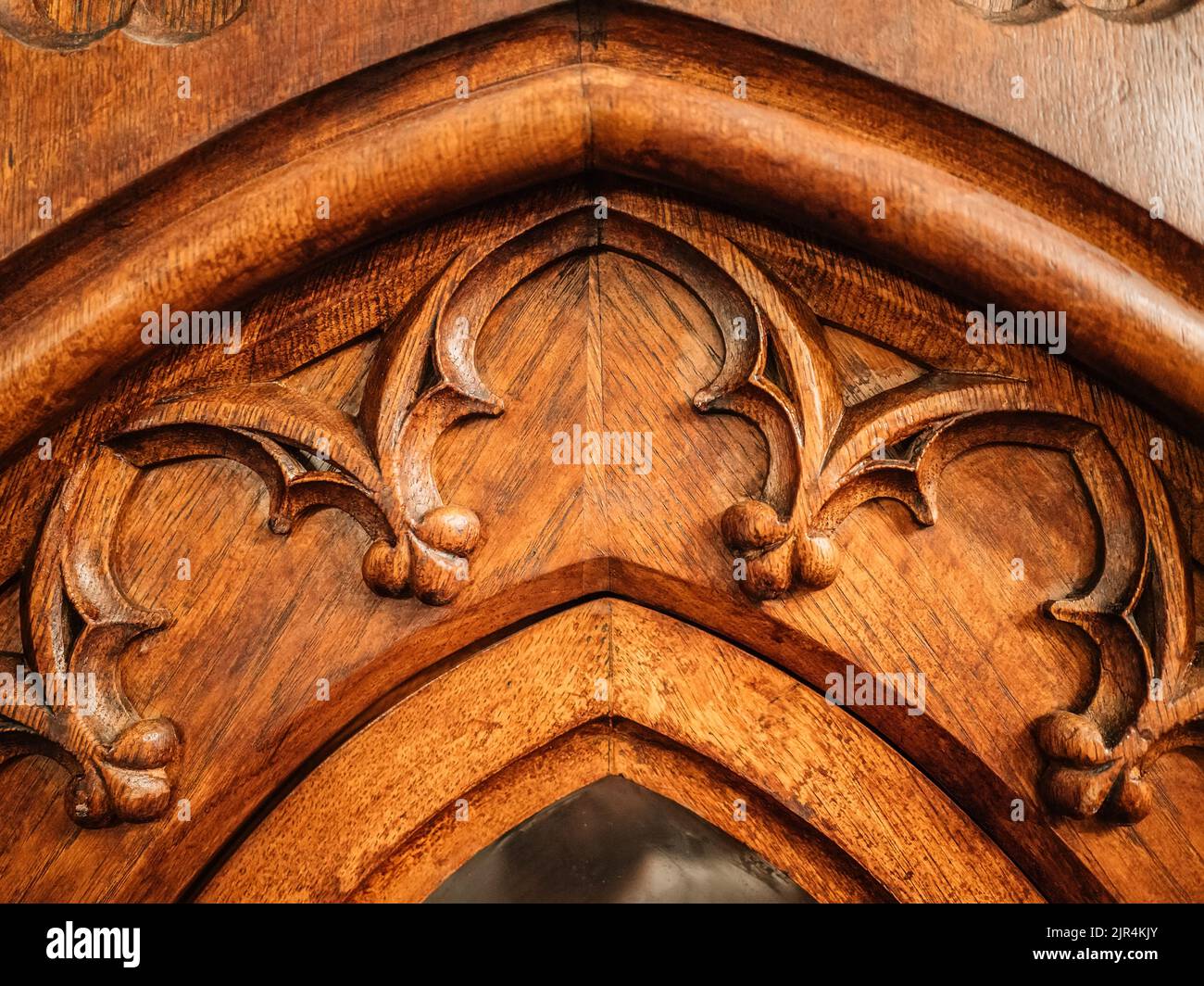 Gros plan sur un mobilier ancien en bois européen de style victorien datant du 19th siècle. Banque D'Images