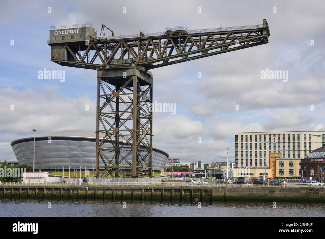 La grue Finnieston ou la grue Stobcross par la rivière Clyde Glasgow en Écosse Banque D'Images