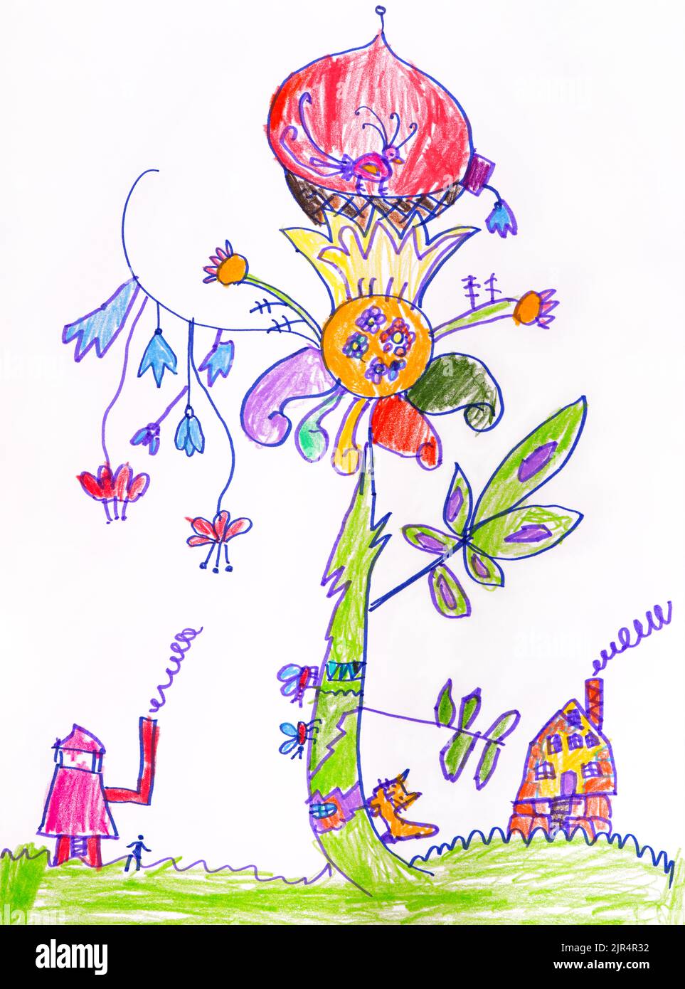 Un dessin de main enfant. Une énorme fleur magique de fantaisie avec une couronne et un oiseau sur le dessus avec des maisons près de lui et chat et des insectes rampant vers le haut. Banque D'Images