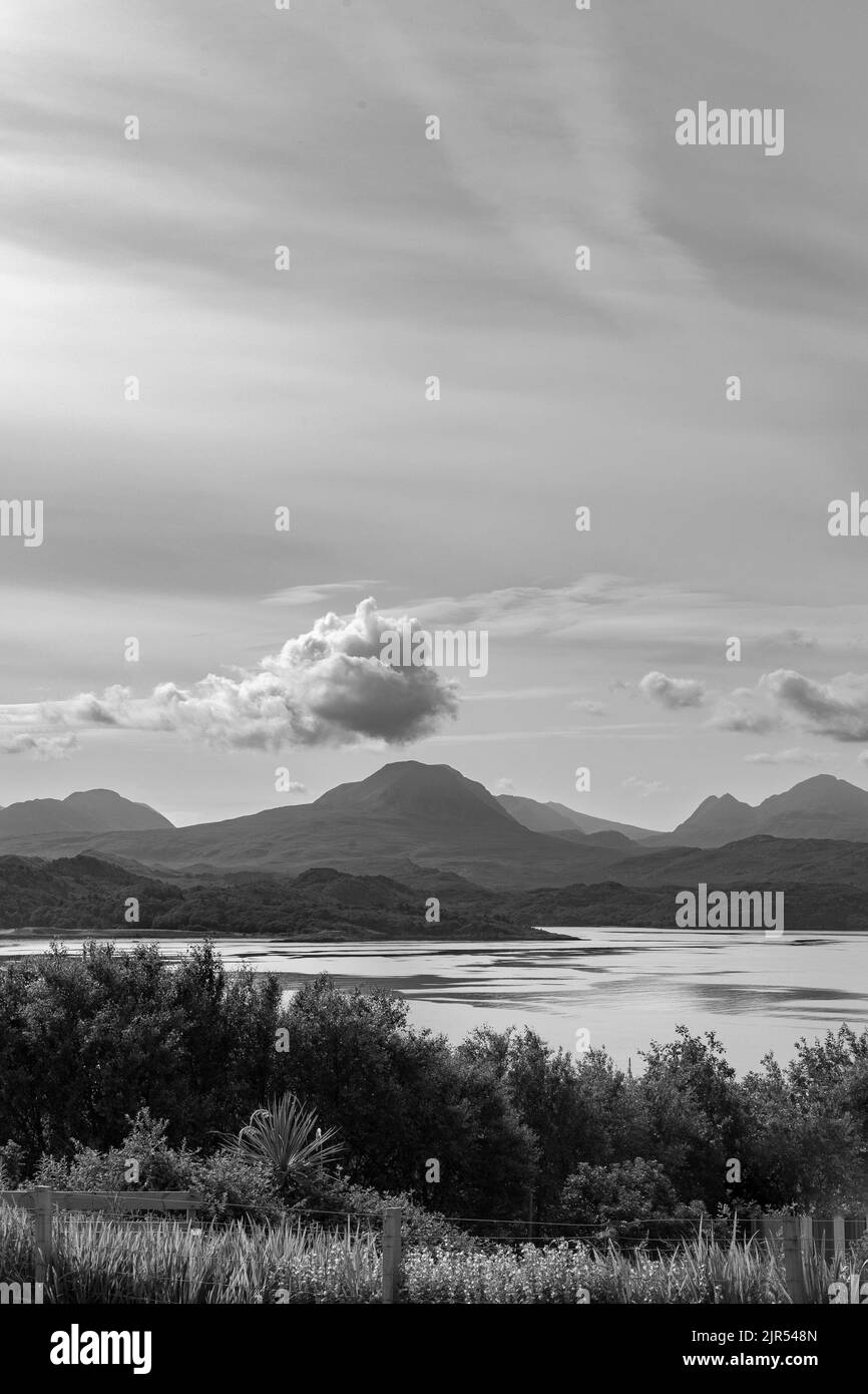 Paysage noir et blanc sur la côte ouest de l'Écosse Banque D'Images