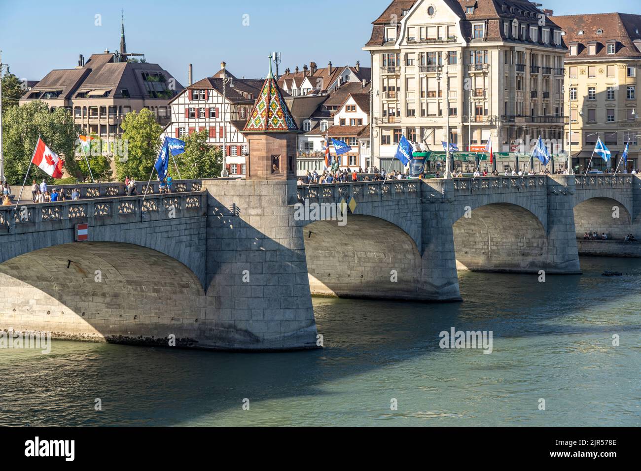 Die Mittlere Brücke und der Rhein à Bâle, Suisse, Europa | le pont du Moyen et le Rhin à Bâle, Suisse, Europe Banque D'Images