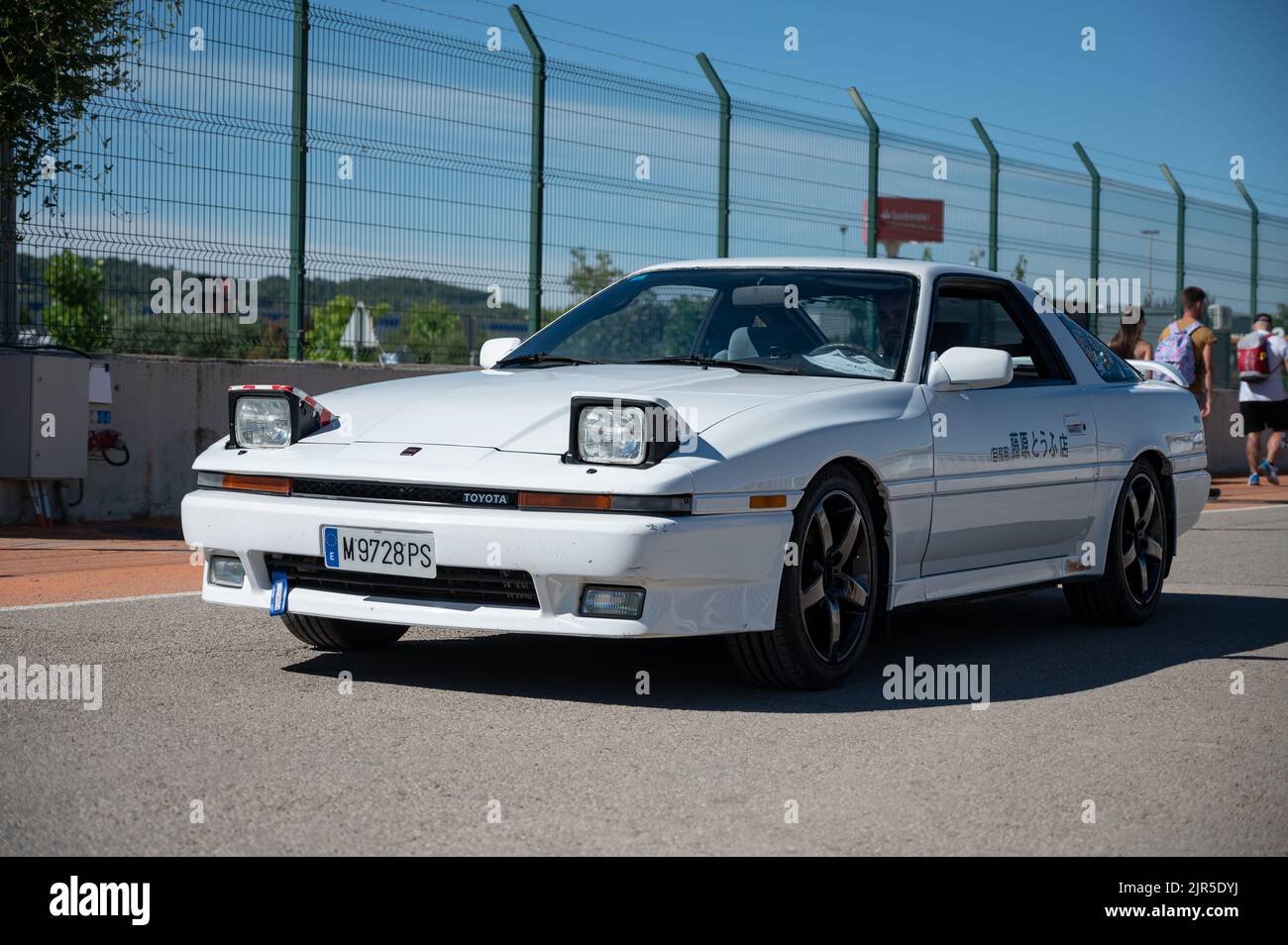 Une Toyota blanche supra A70 sur la rue Banque D'Images
