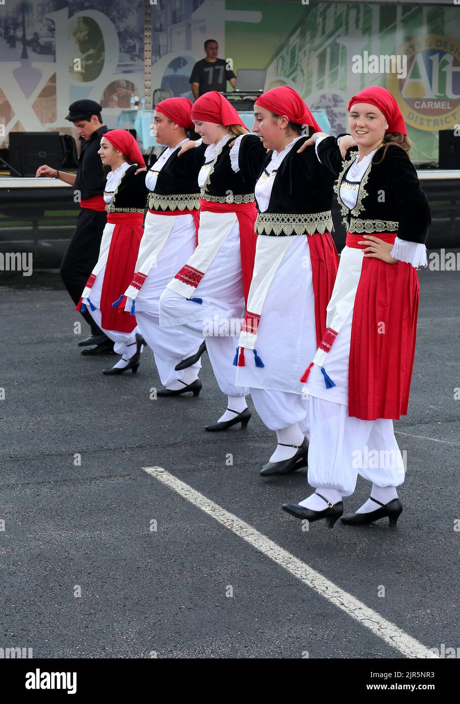 CARMEL,INDIANA,États-Unis-AOÛT 28:jeunes danseurs grecs qui se produisent au Greek Fest.28 août, 2016 à Carmel, Indiana. Banque D'Images