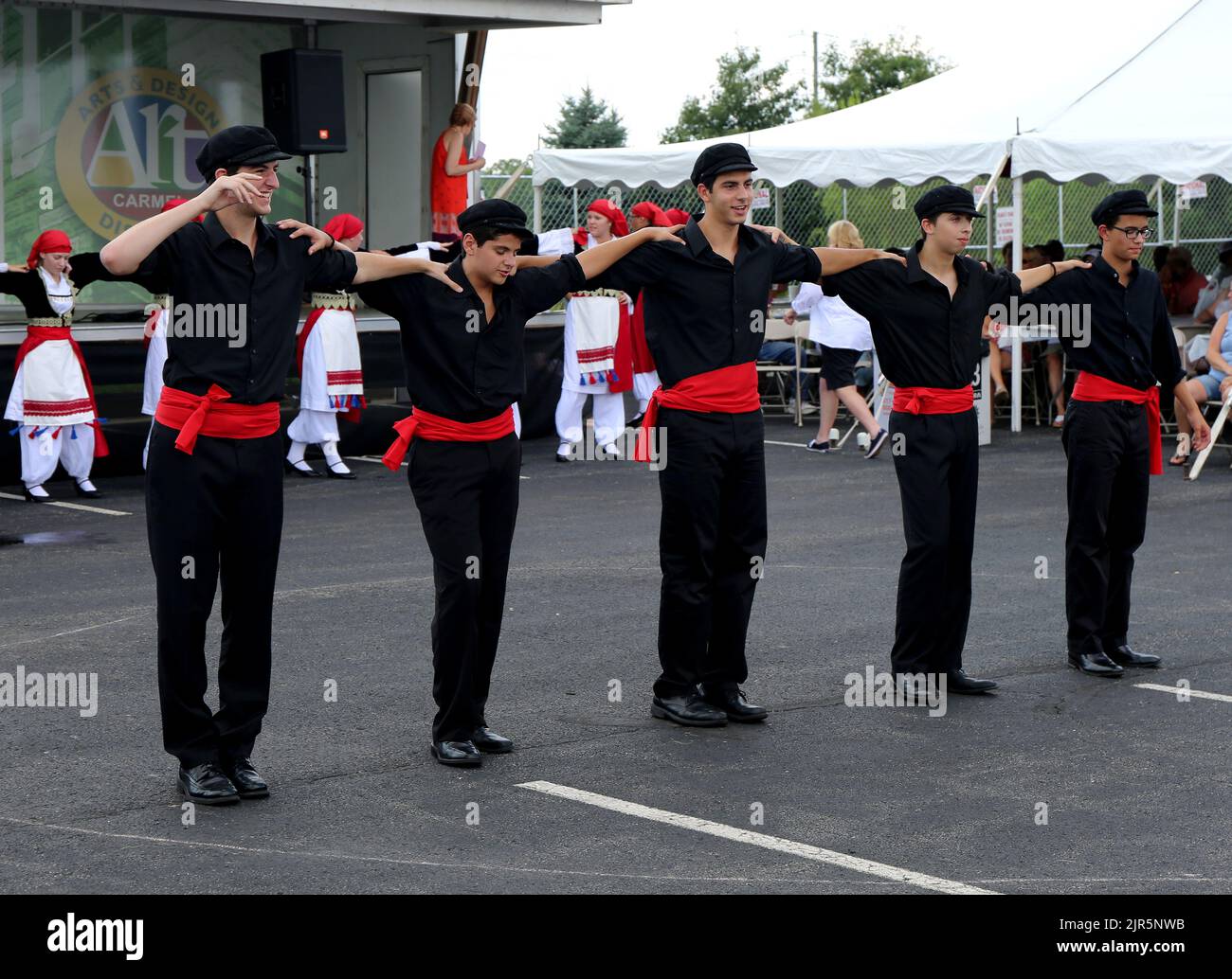 CARMEL,INDIANA,États-Unis-AOÛT 28:jeunes danseurs grecs qui se produisent au Greek Fest.28 août, 2016 à Carmel, Indiana. Banque D'Images