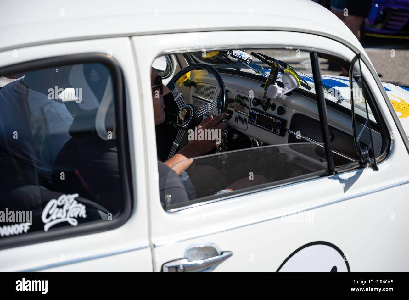 Un gros plan d'une fenêtre d'une voiture classique restaurée Volkswagen Banque D'Images