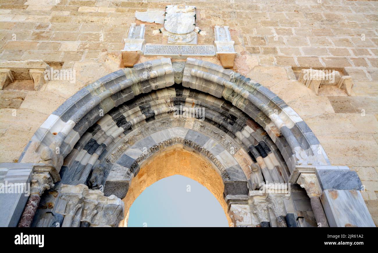 Le château de Maniace est l'un des monuments les plus importants de la période souabe à Syracuse et l'une des plus célèbres forteresses construites par Frederick I. Banque D'Images