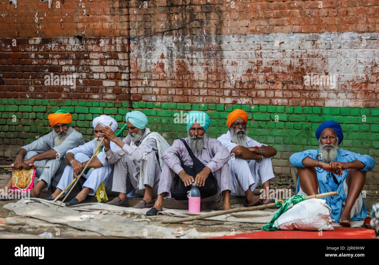 New Delhi, Inde. 22nd août 2022. Les agriculteurs se réunissent au Jantar Mantar à la suite d'un appel de divers syndicats d'agriculteurs pour organiser une manifestation contre les politiques du gouvernement central à New Delhi. Les agriculteurs exigent une garantie légale pour le prix de soutien minimum (MSP) et d'autres demandes, à New Delhi. (Photo de Vijay Pandey/SOPA Images/Sipa USA) crédit: SIPA USA/Alay Live News Banque D'Images