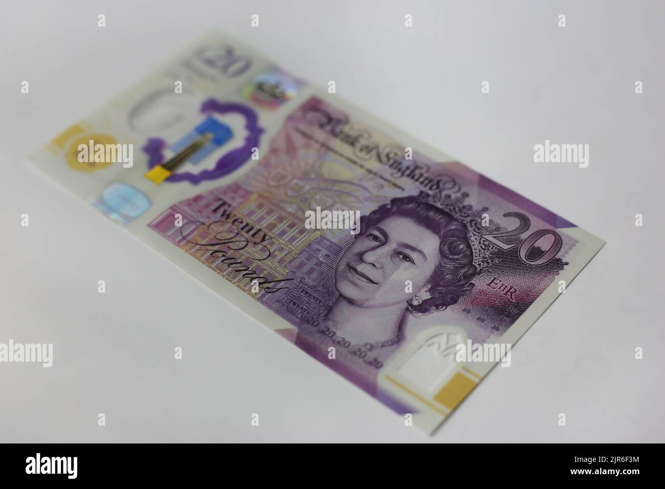 Billet de banque couchée de 20 livres sterling sur fond gris Banque D'Images