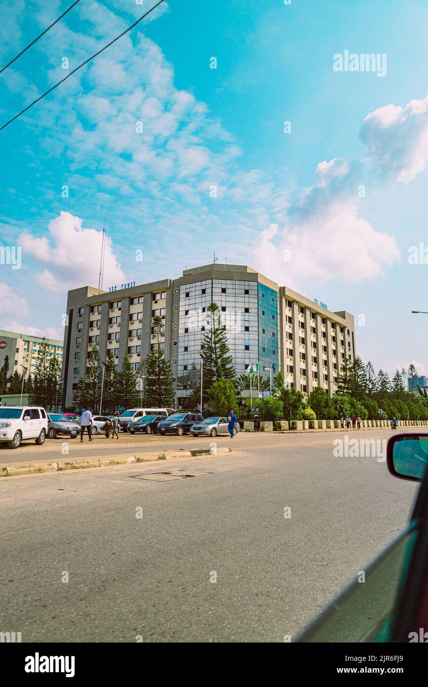 Vue à angle bas des bâtiments modernes d'Abuja, Nigeria Banque D'Images